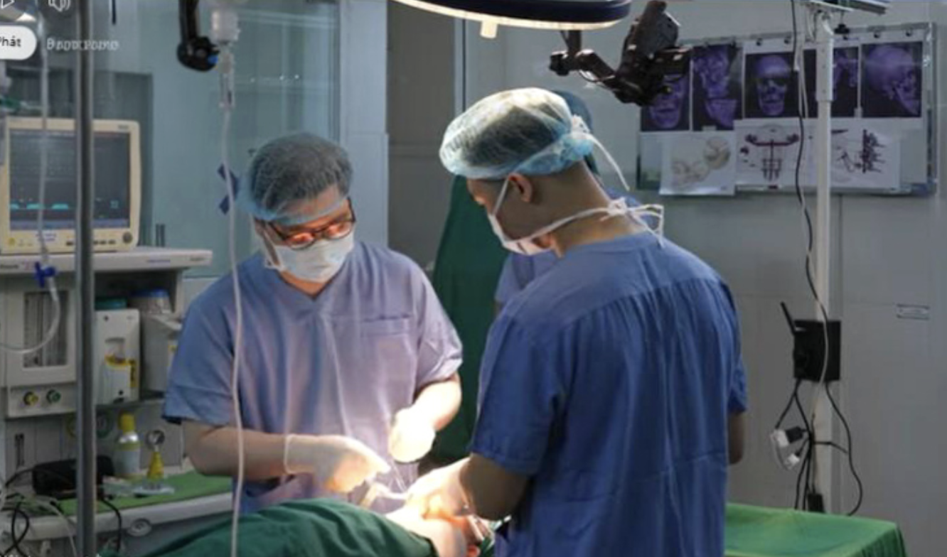 Lần đầu tại Việt Nam: Bệnh viện Răng Hàm Mặt Trung ương Hà Nội mổ thành công 2 ca sọ mặt cực phức tạp